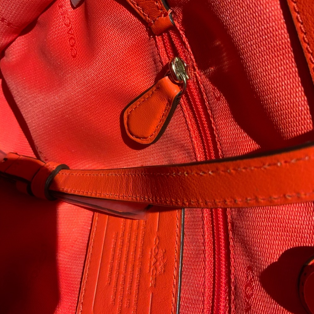 Handbag - Picture 2 of 3